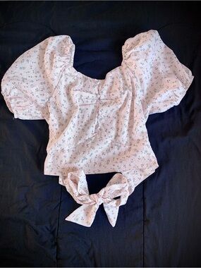 Tie-Back Puff Sleeve Crop Top in Light Pink Floral